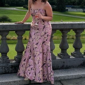 Lulus long pink and gold formal dress. Size Medium. Wore once. Dry cleaned.